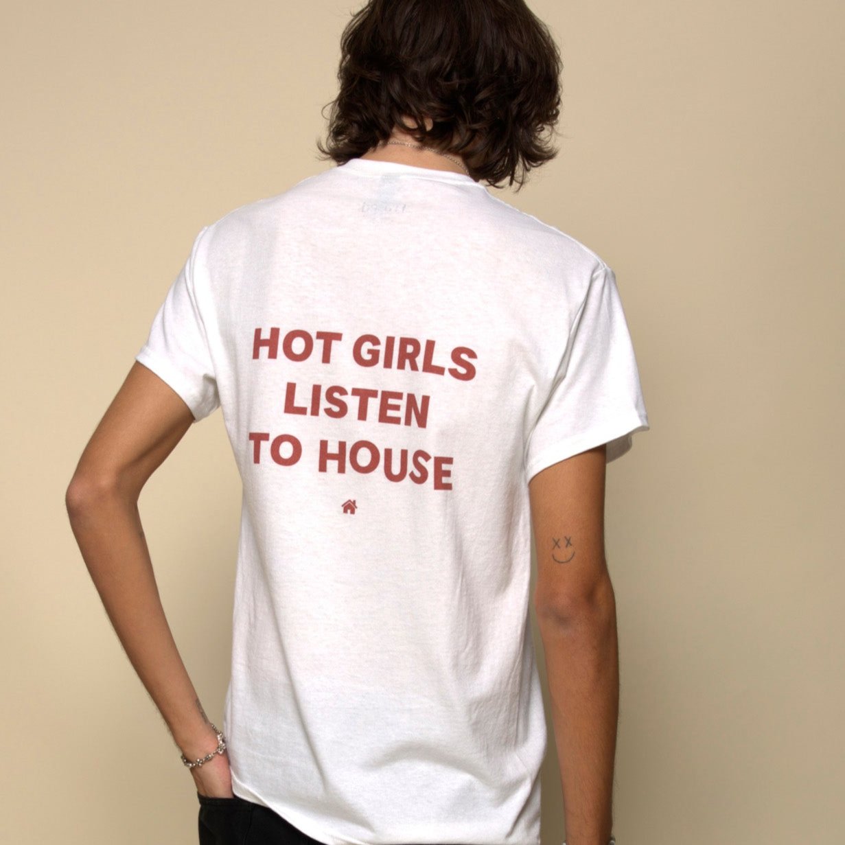 HOT GIRLS LISTEN TO HOUSE