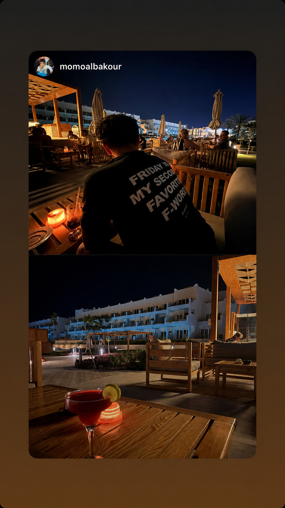 Person i sort FRIDAY IS MY SECOND FAVORITE F-WORD T-shirt ved udendørs restaurant om aftenen